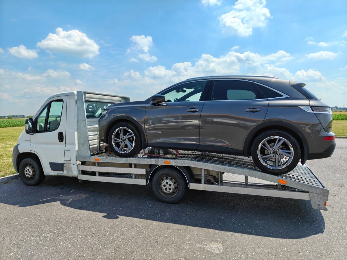 Transport samochodu autolawetą MR Auto